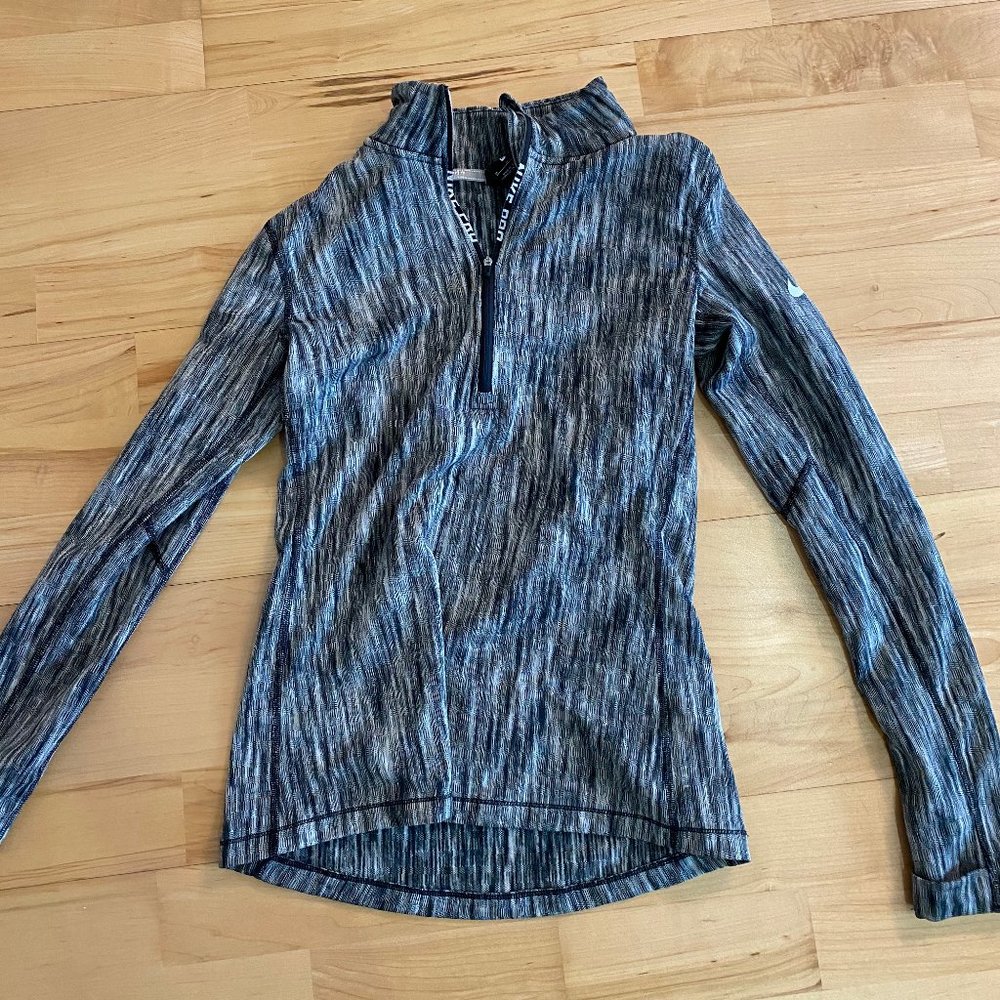 NIKE Quarter Zip Pullover